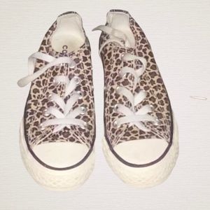 Girls cheetah converse